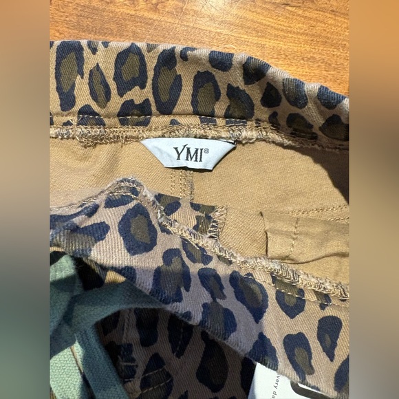 YMI Women's Leopard Print Jogger Jean Shorts NWT - Picture 4 of 7